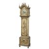 <span class='ref_item'>135 -</span> <span class="object_title">RELOJ DE CAJA ALTA MARCA "DUWARD"</span>   <p><span class="technical_description">En madera de haya clara con decoraciones florales en todos sus lados, por incisión y policromada en tonos verdes y naranjas. Parte superior en metal dorado y plateado. Esfera con inscripción "Strike Silent" y nombre marca Duward. Esfera con números romanos. Una de las columnas superiores decorativas (izquierda) esta suelta. Muestra algunos desperfectos en zona inferior y cojea una de las patas. <br/>En perfecto funcionamiento. <br/>Medidas: 2,03x47x27cm</span><br></p>