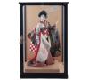 <span class='ref_item'>208 -</span> <span class="object_title">FIGURA DE GEISHA, MARCA KYUGETSU DOLL. JAPÓN, AÑOS 80.</span>   <p><span class="technical_description">Muñeca con partes en tejido rígido y vestida con tejidos y bordados. Con detalles decorativos.<br/>Sobre base de madera y vitrina expositiva. Etiqueta de marca en la parte trasera.<br/>Medidas vitrina: 53x32x27cm</span><br></p>