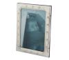 <span class='ref_item'>8 -</span> <span class="object_title">MARCO EN PLATA 925 CON CONTRASTES </span>  <p><span class="technical_description">Cristal y parte trasera en madera. Con contrastes. Decorado con motivos decorativos en forma de rombo.<br/>Marca Sergio Martini. Acompaña caja.<br/>Medidas: 15,5x11,5cm</span><br>Peso: <span class="PESO_HCES1">190</span> <span class="PESOUMED_HCES1">gr.</span><br></p>