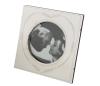 <span class='ref_item'>53 -</span> <span class="object_title">MARCO EN PLATA 925 CON CONTRASTES </span>  <p><span class="technical_description">Parte trasera en madera. Con contrastes. Decorado con motivos decorativos repujados florales en forma de corazón.<br/>Marca FCA FIRENZE. Acompaña caja. <br/>Medidas: 13,5x13,5cm</span><br>Peso: <span class="PESO_HCES1">231</span> <span class="PESOUMED_HCES1">gr.</span><br></p>