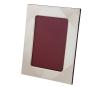 <span class='ref_item'>9 -</span> <span class="object_title">MARCO EN PLATA 925 CON CONTRASTES </span>  <p><span class="technical_description">Cristal y parte trasera en madera. Con decoración estriada en esquinas. <br/>Marca FCA FIRENZE. Con caja. Parte trasera ligeramente suelta.<br/>Medidas: 17,5x15,5cm</span><br>Peso: <span class="PESO_HCES1">235</span> <span class="PESOUMED_HCES1">gr.</span><br></p>