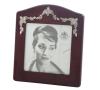 <span class='ref_item'>59 -</span> <span class="object_title">MARCO EN MADERA Y PLATA 925 CON CONTRASTES </span>  <p><span class="technical_description">Cristal. Con aplicaciones decorativas en plata 925.<br/>Marca SERGIO MARTINI. Acompaña caja. <br/>Medidas: 13,5X12,5CM</span><br>Peso: <span class="PESO_HCES1">138</span> <span class="PESOUMED_HCES1">gr.</span><br></p>