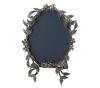 <span class='ref_item'>7 -</span> <span class="object_title">MARCO OVAL EN PLATA 925 CON CONTRASTES</span>  <p><span class="technical_description">Cristal. Decorado con motivos vegetales alrededor del cristal. Con contrastes.<br/>Con caja y funda.<br/>Medidas: 15x10cm</span><br>Peso: <span class="PESO_HCES1">159</span> <span class="PESOUMED_HCES1">gr.</span><br></p>