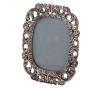 <span class='ref_item'>25 -</span> <span class="object_title">MARCO EN PLATA 925 CON CONTRASTES </span>  <p><span class="technical_description">Cristal y parte trasera en madera. Decoración repujada de motivos vegetales. <br/>Con caja.<br/>Medidas: 10,5x8cm</span><br>Peso: <span class="PESO_HCES1">125</span> <span class="PESOUMED_HCES1">gr.</span><br></p>