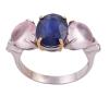 <span class='ref_item'>238 -</span> <span class="object_title">SORTIJA EN ORO 18KT, ZAFIRO, CUARZOS Y DIAMANTES</span>  <p><span class="technical_description">Sortija realizada en oro de 18kt. Zafiro central en talla oval con peso total aprox 3.65ct. A los lados cuarzos rosas en cabujón con peso total aprox 2.90ct y diamantes en talla brillante con peso total aprox 0.03ct<br/>Medida Sortija: 13<br/>RefC 4279</span><br>Peso: <span class="PESO_HCES1">5,50</span> <span class="PESOUMED_HCES1">gr.</span><br></p>