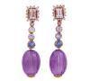 <span class='ref_item'>221 -</span> <span class="object_title">PENDIENTES EN PLATA 925 CHAPADA EN ORO ROSA, TOPACIOS, ZAFIROS, DIAMANTES Y AMATISTAS</span>  <p><span class="technical_description">Pendientes largos con movimiento realizados en plata de ley 925 chapada en oro rosa. Formados por topacios con orla de diamantes y colgando topacios y zafiros con remate de tallas facetadas de amatista<br/>Cierre: Presión<br/>Longitud: 4,5cm<br/>RefC 7831</span><br>Peso: <span class="PESO_HCES1">11</span> <span class="PESOUMED_HCES1">gr.</span><br></p>