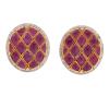 <span class='ref_item'>243 -</span> <span class="object_title">PENDIENTES EN PLATA 925 CHAPADA EN ORO, RUBÍES Y DIAMANTES</span>  <p><span class="technical_description">Pendientes realizados en plata de ley 925 chapada en oro. Diseño oval adornado por rubíes en cabujón oval entre biseles romboidales con peso aprox 1.20ct y orla de diamantes en talla 8/8 con peso total aprox 0.30ct<br/>Cierre: Presión<br/>Medidas: 2,5 x 2cm<br/>RefC GE 3183</span><br>Peso: <span class="PESO_HCES1">11,30</span> <span class="PESOUMED_HCES1">gr.</span><br></p>