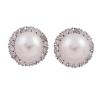 <span class='ref_item'>283 -</span> <span class="object_title">PENDIENTES EN ORO 18KT, PERLAS Y DIAMANTES</span>  <p><span class="technical_description">Pendientes realizados en oro de 18kt. Con perlas cultivadas de color blanco calibradas aprox en 11,8mm y orla de diamantes en talla brillante con peso total aprox 0.40ct<br/>Cierre: Presión<br/>RefC 3568</span><br>Peso: <span class="PESO_HCES1">10,20</span> <span class="PESOUMED_HCES1">gr.</span><br></p>