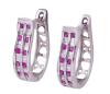 <span class='ref_item'>83 -</span> <span class="object_title">PENDIENTES EN ORO 18KT, RUBÍES Y DIAMANTES</span>  <p><span class="technical_description">Pareja de pendientes realizados en oro de 18kt. Formados por rubíes en talla redonda con peso total aprox 0.20ct alternados con diamantes en talla baguette con peso total aprox 0.15ct<br/>Cierre: Palillo en clip<br/>RefC 801220365</span><br>Peso: <span class="PESO_HCES1">2,20</span> <span class="PESOUMED_HCES1">gr.</span><br></p>