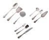 <span class='ref_item'>261 -</span> <span class="object_title">CUBERTERÍA DE 32 PIEZAS EN PLATA CON CONTRASTES</span>   <p><span class="technical_description">Cubertería de 32 piezas en plata 925, con contraste. <br/>Compuesto por: 9 tenedores, 10 cuchillos, 6 paletas pequeñas, 2 cucharas de servicio, un cucharón de servir, pala de servicio, cuchara salsera, cuchara de ensalada, pala de tarta.<br/>Peso sin cuchillos: 1097,5gr<br/>Peso con cuchillos: 1547,4gr</span><br></p>