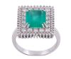 <span class='ref_item'>95 -</span> <span class="object_title">SORTIJA EN ORO 18KT, ESMERALDA Y DIAMANTES</span>  <p><span class="technical_description">Sortija realizada en oro de 18kt. Esmeralda central en su talla con peso aprox 3ct y alrededor cuajado de diamantes en talla brillante con peso total aprox 1ct<br/>Medida Sortija: 13</span><br>Peso: <span class="PESO_HCES1">7,60</span> <span class="PESOUMED_HCES1">gr.</span><br></p>