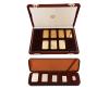 <span class='ref_item'>216 -</span> <span class="object_title">DOS ESTUCHES CON IMITACIONES DE LINGOTES EN METAL</span>  <p><span class="technical_description">Lote formado por dos estuches que contiene lingotes realizados en metal dorado, sin ningún metal precioso en su composición. Para decoración, imitando lingotes de oro. Uno con 7 lingotes iguales (con 10 huecos, faltan 3 de los lingotes) y otro con 5 lingotes de distinto tamaño. Ambos estuches con la marca de "Inversor S.A."<br/>Peso de los lingotes de metal: 402,1gr</span><br></p>