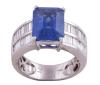 <span class='ref_item'>28 -</span> <span class="object_title">SORTIJA EN ORO 18KT, ZAFIRO Y DIAMANTES</span>  <p><span class="technical_description">Sortija realizada en oro de 18kt. Zafiro central en talla rectangular con peso aprox 6.44ct y en hombros bandas de diamantes en talla baguette con peso total aprox 1.60ct<br/>Medida Sortija: 14<br/>RefC 72871</span><br>Peso: <span class="PESO_HCES1">8,90</span> <span class="PESOUMED_HCES1">gr.</span><br></p>