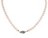 <span class='ref_item'>71 -</span> <span class="object_title">COLLAR DE PERLAS CULTIVADAS</span>  <p><span class="technical_description">Collar de perlas cultivadas calibradas aprox en 6,5mm. Broche realizado en metal y adornado con marcasitas (falta alguna marcasita)<br/>Cierre: Caja con lengüeta<br/>Longitud: 65cm</span><br>Peso: <span class="PESO_HCES1">41</span> <span class="PESOUMED_HCES1">gr.</span><br></p>