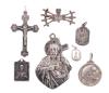 <span class='ref_item'>79 -</span> <span class="object_title">LOTE DE 7 MEDALLAS EN PLATA CON DIFERENTES MOTIVOS RELIGIOSOS</span>  <p><span class="technical_description">Conjunto de 6 medallas y un pin realizados en plata: <br/>- Medalla de San Francisco de Asís con retrato e inscripción en cara trasera "Operación S. Fco de Asís. Barcelona"<br/>- Dos pequeñas medallas de la Virgen de Montserrat. Una de ellas calada<br/>- Medalla del Sagrado Corazón de Jesús con la cruz e inscripción en el reverso "Liga de Católicos. ¡Señor publicaré vuestro nombre seréis glorificado y vuestros enemigos serán convertidos".<br/>- Pin con los sietes dolores de María.<br/>- Medalla del Sagrado Corazón y la Virgen del Carmen<br/>- Medalla de Cristo crucificado con inscripción "Montserrat"</span><br>Peso: <span class="PESO_HCES1">17,50</span> <span class="PESOUMED_HCES1">gr.</span><br></p>