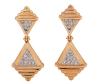 <span class='ref_item'>159 -</span> <span class="object_title">PENDIENTES EN METAL DORADO Y CIRCONITAS</span>  <p><span class="technical_description">Pareja de pendientes largos con movimiento realizados en metal dorado. Con dos cuerpos romboidales adornados con circonitas<br/>Cierre: Omega</span><br>Peso: <span class="PESO_HCES1">15,70</span> <span class="PESOUMED_HCES1">gr.</span><br></p>