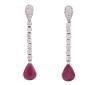 <span class='ref_item'>162 -</span> <span class="object_title">PENDIENTES EN ORO 18KT, RUBÍES Y DIAMANTES</span>  <p><span class="technical_description">Pareja de pendientes largos con movimiento realizados en oro de 18kt. Formados por rubíes en talla perilla con peso total aprox 1ct y diamantes en talla brillante con peso total aprox 0.20ct<br/>Cierre: Presiones realizadas en metal y silicona<br/>Longitud: 2,8cm</span><br>Peso: <span class="PESO_HCES1">4,30</span> <span class="PESOUMED_HCES1">gr.</span><br></p>