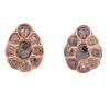 <span class='ref_item'>124 -</span> <span class="object_title">PENDIENTES EN ORO 18KT Y DIAMANTES</span>  <p><span class="technical_description">Pareja de pendientes estilo isabelino realizados en oro de 18kt. Formados por diamantes en talla rosa con peso total aprox 0.30ct<br/>Cierre: Presión</span><br>Peso: <span class="PESO_HCES1">3,40</span> <span class="PESOUMED_HCES1">gr.</span><br></p>