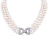 <span class='ref_item'>73 -</span> <span class="object_title">COLLAR DE PERLAS CULTIVADAS DE 3 HILOS</span>  <p><span class="technical_description">Collar tipo gargantilla de 3 hilos de perlas cultivadas japonesas en color blanco calibradas aprox en 9-10mm. Broche realizado en metal chapado en plata y adornado con pequeños zafiros blancos con cierre de pinza<br/>Longitud: 43-47cm</span><br>Peso: <span class="PESO_HCES1">142,80</span> <span class="PESOUMED_HCES1">gr.</span><br></p>
