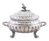 <span class='ref_item'>213 -</span> <span class="object_title">SOPERA EN PLATA 916</span>  <p><span class="technical_description">Sopera realizada en plata 916, con tapa, dos asas, patas, repujada en cuerpo y decorada con motivo floral. Con contrastes<br/>Medidas: 30 x 38 x 23cm<br/>Peso de la plata: 1630gr</span><br></p>