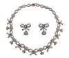 <span class='ref_item'>24 -</span> <span class="object_title">GARGANTILLA Y PENDIENTES ESTILO ANTIGUO CON DIAMANTES, EN ORO 18KT Y PLATA 950</span>  <p><span class="technical_description">Juego realizado en oro amarillo de 18kt con vistas en plata de 950 m/m. Gargantilla formada por eslabones intercalados de lazadas y rosetones con diamantes naturales en talla brillante engastados en grano, con unos valores estimados de color y pureza de I-J y SI. Con pendientes largos a juego de dos cuerpos<br/>Peso total aprox de los diamantes: 32.37ct. <br/>Se acompaña copia de certificado Nº PB/0010, emitido por GOMEZ & MOLINA JOYEROS, Marbella. <br/>Cierre: Presión los pendientes, caja con lengüeta y ocho de seguridad la gargantilla</span><br>Peso: <span class="PESO_HCES1">69,30</span> <span class="PESOUMED_HCES1">gr.</span><br></p>