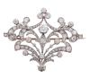 <span class='ref_item'>101 -</span> <span class="object_title">FANTÁSTICO BROCHE EN PLATINO CON DIAMANTES</span>  <p><span class="technical_description">Broche realizado en platino cuajado de diamantes, destacando uno en el centro en talla antigua de 1,40ct., color F-G. El resto, 115 diamantes naturales en talla antigua y engastados en garras y grano, con un peso total de 11,70ct, color F-G. Según certificado que acompaña de GEMA C&T nº 106.111-I con fecha de 30 de mayo de 2000.<br/>Peso del broche: 23,95gr.</span><br></p>