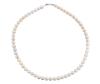 <span class='ref_item'>203 -</span> <span class="object_title">COLLAR DE PERLAS CULTIVADAS Y PLATA DE LEY 925</span>  <p><span class="technical_description">Collar de 60 perlas cultivadas en color blanco nacarado con excelente lustre, calibradas aprox en 7,75mm. <br/>Cierre: Mosquetón en plata de ley 925<br/>Longitud: 46cm</span><br>Peso: <span class="PESO_HCES1">42,20</span> <span class="PESOUMED_HCES1">gr.</span><br></p>