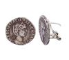 <span class='ref_item'>131 -</span> <span class="object_title">PENDIENTES EN PLATA DE LEY CON DENARIOS</span>  <p><span class="technical_description">Pareja de pendientes realizados en plata de ley. Formados por denarios de antiguos emperadores romanos<br/>Cierre: Omega</span><br>Peso: <span class="PESO_HCES1">6</span> <span class="PESOUMED_HCES1">gr.</span><br></p>