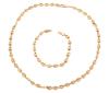 <span class='ref_item'>117 -</span> <span class="object_title">COLLAR Y PULSERA EN ORO 18KT</span>  <p><span class="technical_description">Conjunto formado por un collar y una pulsera realizados en oro de 18kt. Eslabones ovalados intercalados con anillas.<br/>Cierre: Mosquetón<br/>Longitud: 50cm el collar, 20cm la pulsera</span><br>Peso: <span class="PESO_HCES1">29,70</span> <span class="PESOUMED_HCES1">gr.</span><br></p>