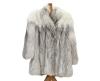 <span class='ref_item'>260 -</span> <span class="object_title">ABRIGO EN PIEL DE ZORRO BLANCO</span>   <p><span class="technical_description">Mangas rectas, bolsillos laterales y cierre de dos enganches. Forro interior negro con bolsillo lateral interior. Con etiqueta de Peletería Modas Gonzalo, Madrid. <br/>Nuevo, en perfecto estado.<br/>Talla 42 aprox.</span><br></p>