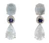 <span class='ref_item'>110 -</span> <span class="object_title">PAREJA DE PENDIENTES REALIZADOS EN ORO BLANCO DE 9KT, AGUAMARINAS, ZAFIRO Y DIAMANTES</span>  <p><span class="technical_description">Pareja de pendientes largos con movimiento realizados en oro blanco de 9KT. Con aguamarinas, zafiro azul y diamantes.<br/>Cierre: presión<br/>Longitud: 3cm<br/>ref. 15098-1</span><br>Peso: <span class="PESO_HCES1">6,10</span> <span class="PESOUMED_HCES1">gr.</span><br></p>