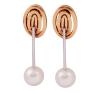 <span class='ref_item'>204 -</span> <span class="object_title">PENDIENTES EN ORO BICOLOR 18KT Y PERLAS</span>  <p><span class="technical_description">Pendientes realizados en oro bicolor de 18kt, con cuerpo superior ovalado, barrita en oro y terminados en perlas cultivadas, calibradas 9-9,5mm<br/>Cierre: Presión<br/>Longitud: 3,5 cm</span><br>Peso: <span class="PESO_HCES1">5,80</span> <span class="PESOUMED_HCES1">gr.</span><br></p>