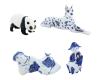 <span class='ref_item'>161 -</span> <span class="description">LOTE DE CUATRO FIGURAS EN PORCELANA HÚNGARA, DANESA E ITALIANA </span>  <p><span class="description">Dos figuras en porcelana blanca on detalles en azul con sello de fabricación húngara, un dálmata en porcelana marca danesa y oso panda en porcelana policromada con marca italiana.</span></p>