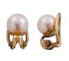 <span class='ref_item'>49 -</span> <span class="object_title">PENDIENTES EN ORO DE 18 KT Y PERLAS CULTIVADAS</span>  <p><span class="technical_description">Par de pendientes realizado en oro de 18 kt, adornados por perlas cultivadas calibradas aprox 7 mm.<br/>Sin palillo, cierre en clip.</span><br>Peso: <span class="PESO_HCES1">2,20</span> <span class="PESOUMED_HCES1">gr.</span><br></p>