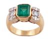 <span class='ref_item'>3 -</span> <span class="object_title">SORTIJA EN ORO DE 18 KT. CON ESMERALDA Y DIAMANTES</span>  <p><span class="technical_description">Sortija realizada en oro de 18 kt. con esmeralda central en su talla rectangular con peso aprox(1.50ct) y a los lados diamantes en talla brillante con peso total aprox(0.70ct)<br/>Medida sortija: 12<br/>Ref: 75R733</span><br>Peso: <span class="PESO_HCES1">3,20</span> <span class="PESOUMED_HCES1">gr.</span><br></p>