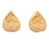 <span class='ref_item'>149 -</span> <span class="object_title">PENDIENTES EN ORO DE 18 KT Y DIAMANTES</span>  <p><span class="technical_description">Pareja de pendientes realizadas en oro de 18 kt. con diseño de hojas adornadas por diamantes en talla brillante con peso total aprox( 2.25 ct)<br/>Cierre: Omega<br/>Ref: 75E777</span><br>Peso: <span class="PESO_HCES1">12</span> <span class="PESOUMED_HCES1">gr.</span><br></p>