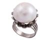 <span class='ref_item'>10 -</span> <span class="object_title">SORTIJA EN ORO DE 9 KT. Y GRAN PERLA MABE</span>  <p><span class="technical_description">Sortija realizada en oro de 9 kt. compuesta por una gran perla mabe calibrada aprox ( 18 mm) sobre caja de engaste alta formada por garras.<br/>Medida sortija : 12</span><br>Peso: <span class="PESO_HCES1">11,5</span> <span class="PESOUMED_HCES1">gr.</span><br></p>