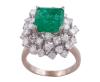 <span class='ref_item'>148 -</span> <span class="object_title">SORTIJA EN ORO DE 18 KT. CON GRAN ESMERALDA Y DIAMANTES</span>  <p><span class="technical_description">Sortija realizada en oro de 18 kt. con gran esmeralda central en su talla cuadrada y peso aprox (4.5 ct) adornada por gran orla alta con diamantes en talla brillante y peso total aprox (3.5 ct). Falta un brillante.<br/>Medida sortija: 13 </span><br>Peso: <span class="PESO_HCES1">9</span> <span class="PESOUMED_HCES1">gr.</span><br></p>