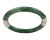 <span class='ref_item'>148 -</span> <span class="object_title">BRAZALETE DE JADE CON METAL PLATEADO</span>  <p><span class="technical_description">Brazalete realizado en jade verde con bisagra y broche en metal plateado.<br/>Cierre: caja con lengüeta<br/>Medida interior: 6,5 cm<br/>Peso total: 46,5 gr<br/> </span><br></p>