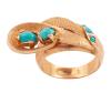 <span class='ref_item'>84 -</span> <span class="object_title">SORTIJA EN ORO DE 18 KT Y TURQUESAS</span>  <p><span class="technical_description">Sortija realizada en oro de 18 kt , con adorno en su parte superior con forma de turquesas en cabujones ovales y redondos engastadas en garras sobre oro matizado en puntitos. Medida sortija: 12<br/>Peso: 6,8 gr</span><br></p>