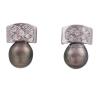 <span class='ref_item'>13 -</span> <span class="object_title">PENDIENTES EN ORO DE 18 KT. CON PERLAS TAHITI Y DIAMANTES</span>  <p><span class="technical_description">Pareja de pendientes realizados en oro de 18 kt. con perlas Tahití cultivadas ,con ligera forma alargada y en la parte superior adorno de diamantes en talla brillante con peso total aprox (0.10ct)<br/>Cierre: Presión<br/>Peso: 6,5 gr<br/> </span><br></p>
