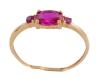 <span class='ref_item'>5 -</span> <span class="object_title">SORTIJA EN ORO DE 18 KT. CON PIEDRA CENTRAL ROJA Y RUBIES</span>  <p><span class="technical_description">Sortija realizada en oro de 18 kt. con adorno de piedra central roja en talla oval y a los lados dos pequeños rubíes.<br/>Medida sortija: 10<br/>Peso: 0,90 gr</span><br></p>