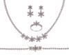 <span class='ref_item'>26 -</span> <span class="object_title">CONJUNTO DE SORTIJA, PENDIENTES, GRGANTILLA Y PULSERA EN PLATA DE LEY 925, Y CIRCONITAS</span>  <p><span class="technical_description">Conjunto de sortija, pareja de pendientes, gargantilla y pulsera, realizados en plata de ley 925.<br/>Con diseño de flores y rosetas adornadas por circonitas. Sortija medida: 18. Pendientes cierre: Presión. Gargantilla: Cierre mosquetón y 40 cm de longitud y alargador. Pulsera: Cierre mosquetón y longitud 17 cm y alargador.<br/> </span><br>Peso: <span class="PESO_HCES1">33</span> <span class="PESOUMED_HCES1">gr.</span><br></p>