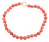 <span class='ref_item'>1 -</span> <span class="object_title">COLLAR CORTO CON CUENTAS ESFERICAS DE CORAL DEL PACIFICO Y PLATA DE LEY 925 CHAPADA EN ORO</span>  <p><span class="technical_description">Collar corto compuesto por cuentas esféricas de coral del Pacifico, calibradas aprox(13mm) , con broche de forma circular y cierre de pestaña inversa, realizado en plata de ley 925 chapada en oro. Longitud:45 cm</span><br>Peso: <span class="PESO_HCES1">110</span> <span class="PESOUMED_HCES1">gr.</span><br></p>