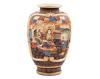 <span class='ref_item'>141 -</span> <span class="object_title">PEQUEÑO JARRÓN EN PORCELANA JAPONESA SATSUMA</span>   <p><span class="technical_description">Pequeño jarrón realizado en porcelana japonesa Satsuma. Presenta decoraciones policromadas y esmaltadas, alto relieve y uso extensivo de dorado para resaltar los colores brillantes como era típico en esa época. Sello en la base. Desgaste en algunas zonas doradas debido a la edad. Medidas: 22cm<br/>REF: 3053021</span><br></p>