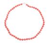 <span class='ref_item'>135 -</span> <span class="object_title">COLLAR DE CORAL DEL PACIFICO Y BROCHE EN PLATA DE LEY 925</span>  <p><span class="technical_description">Collar largo compuesto por 53 cuentas esféricas de coral del Pacifico, calibradas aprox ( 11 mm)<br/>Broche realizado en plata de ley 925 con motivo náutico Cierre: Mosquetón. Longitud: 65 cm<br/> </span><br>Peso: <span class="PESO_HCES1">101,90</span> <span class="PESOUMED_HCES1">gr.</span><br></p>