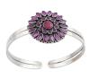 <span class='ref_item'>229 -</span> <span class="object_title">PULSERA  ABIERTA Y RÍGIDA EN PLATA DE LEY 925 CON ADORNO DE PIEDRAS ROJAS</span>  <p><span class="technical_description">Pulsera abierta y rígida realizada en plata de ley 925, con adorno en la parte superior de gran roseta formada por piedras rojas en bonita composición de tallas marquises y redondas.<br/>Medida diametral: 6,5 cm</span><br>Peso: <span class="PESO_HCES1">31</span> <span class="PESOUMED_HCES1">gr.</span><br></p>