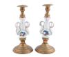 <span class='ref_item'>149 -</span> <span class="object_title">PAREJA DE CANDELABROS ANTIGUOS EN PORCELANA Y LATÓN</span>   <p><span class="technical_description">Lote formado por dos candelabros antiguos realizados en porcelana y latón de estilo biedermeier con decoración floral pintada a mano y detalles dorados. Pequeños desperfectos en el latón y perdida del dorado por el paso del tiempo. Altura: 23.5cm</span><br></p>