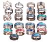 <span class='ref_item'>236 -</span> <span class="object_title">LOTE DE 22 SORTIJAS REALIZADAS EN PLATA DE LEY 925 DE DIFERENTES FORMAS Y TAMAÑOS. VARIAS  ADORNADAS POR PIEDRAS DE COLOR O POR ESMALTES</span>   <p><span class="technical_description">Lote compuesto por 22 sortijas realizadas en plata de ley 925, de diferentes formas y tamaños<br/>Varias de ellas van adornadas por piedras de color o por esmaltes<br/>Peso total: 128,5 gr</span><br></p>
