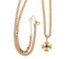 <span class='ref_item'>1 -</span> <span class="object_title">COLGANTE Y CADENA EN ORO DE 18 KT</span>  <p><span class="technical_description">Colgante y cadena realizados en oro de 18 kt. El colgante tiene forma de Cruz de Malta con adorno central de piedra azul. Medidas: 2,5 cm x 1,5 cm <br/>La cadena con eslabón húngaro lleva cierre de reasa y cadena de seguridad. Longitud: 30 cm</span><br>Peso: <span class="PESO_HCES1">18</span> <span class="PESOUMED_HCES1">gr.</span><br></p>